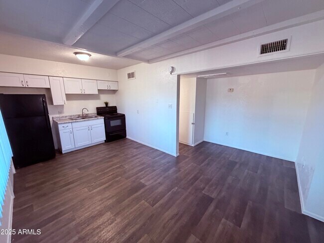 Foto del edificio - 6802 W Glendale Ave