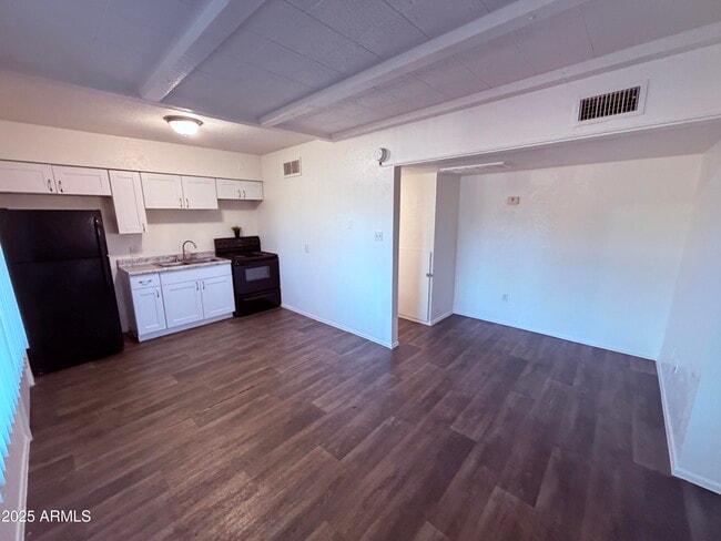 Building Photo - 6802 W Glendale Ave