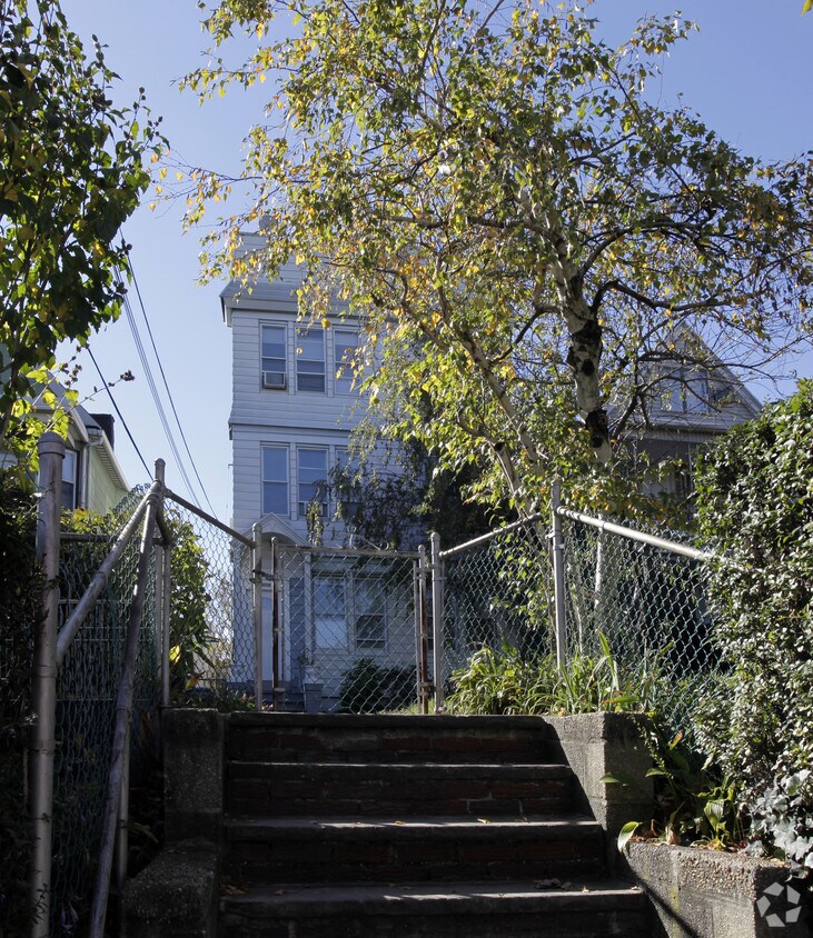 Foto del edificio - 205 Duncan Ave