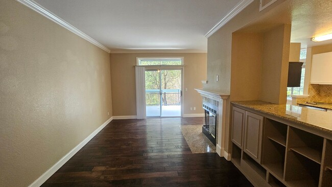 Building Photo - GORGEOUS AND SERENE Private 2BD/2BA Pleasa...