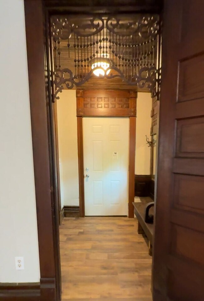 Building Photo - HISTORIC...4 Bedroom 2 Bath