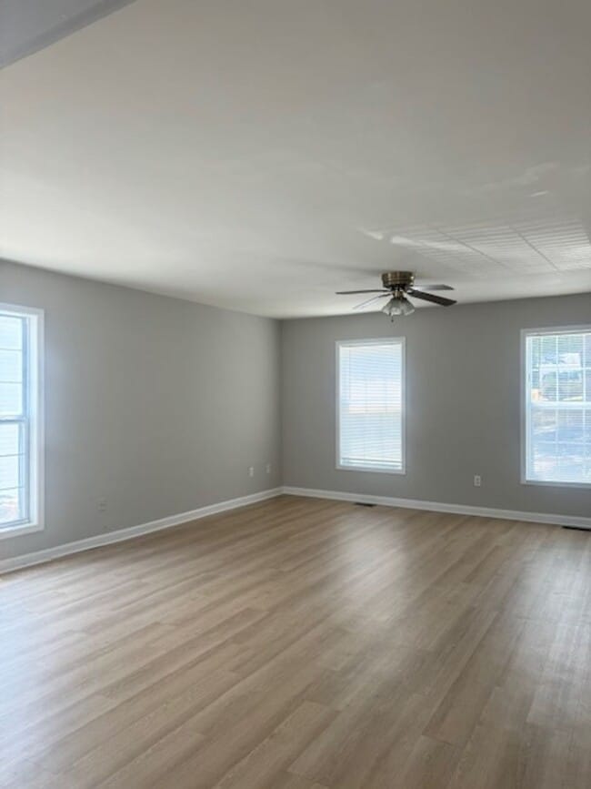 Building Photo - 205