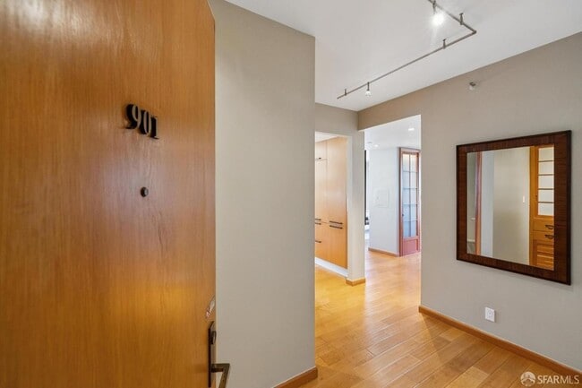 Building Photo - 101 Lombard St