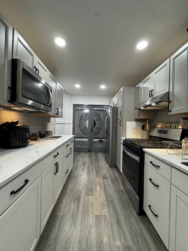 Building Photo - 7860 Linda Cir