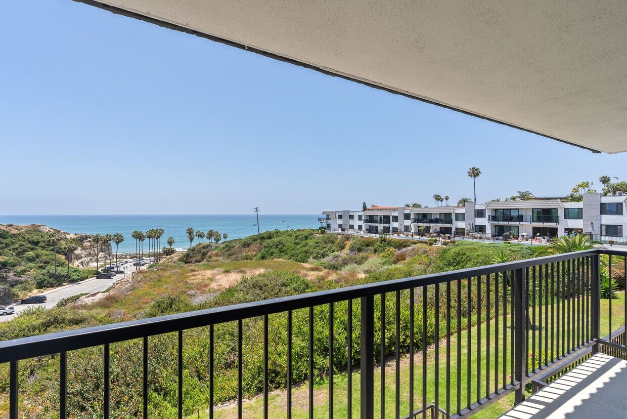 Foto principal - Live in Luxury: Spacious Sanctuary - Oceanfront Condo View Home with Mesmerizing Pacific Views