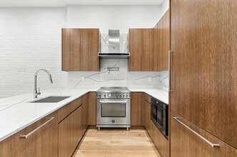 Building Photo - 166 First Ave