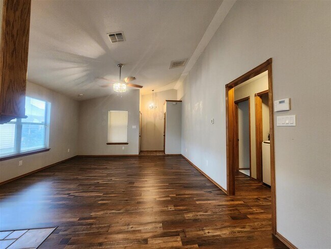 Foto del edificio - 910 NW Ferris Ave