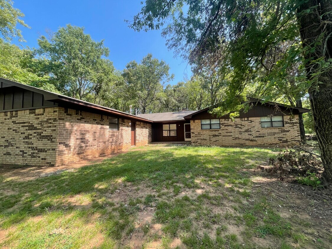 Foto principal - 1002 E 16th St N