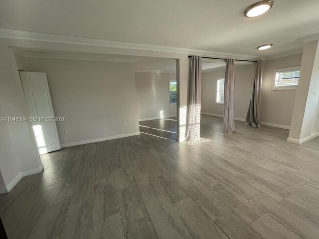 Foto del edificio - 4700 W Flagler St