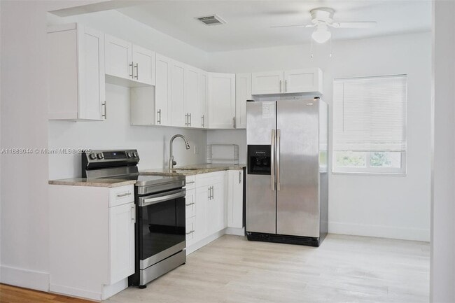Building Photo - 3770 SW 27th St