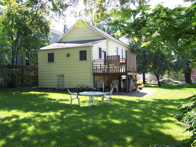 Building Photo - 1229 Leon Pl