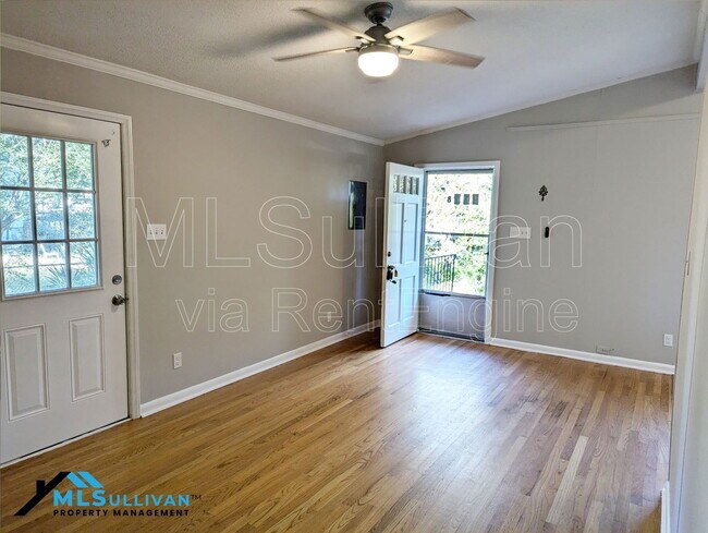 Building Photo - 911 Fiske St