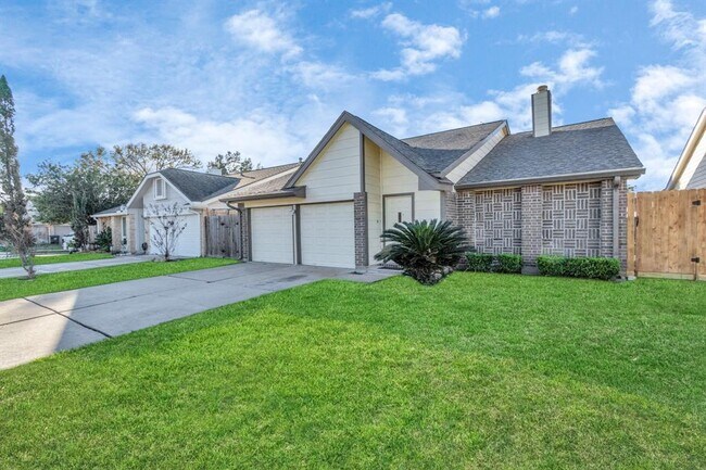 Building Photo - 2230 Highland Hills Dr