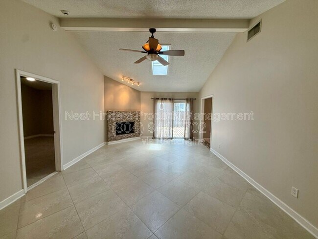 Foto del edificio - 1695 Evans Dr S