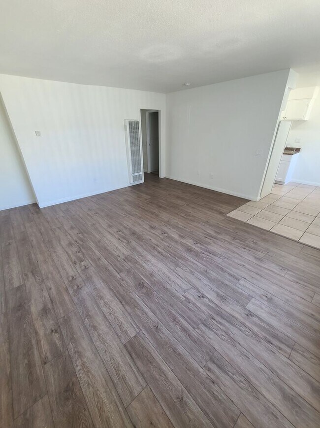 Foto del edificio - 723 N Grape St