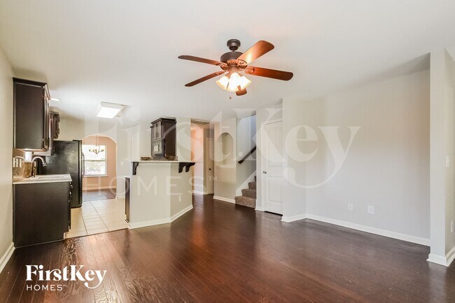 Building Photo - 465 W Park Dr