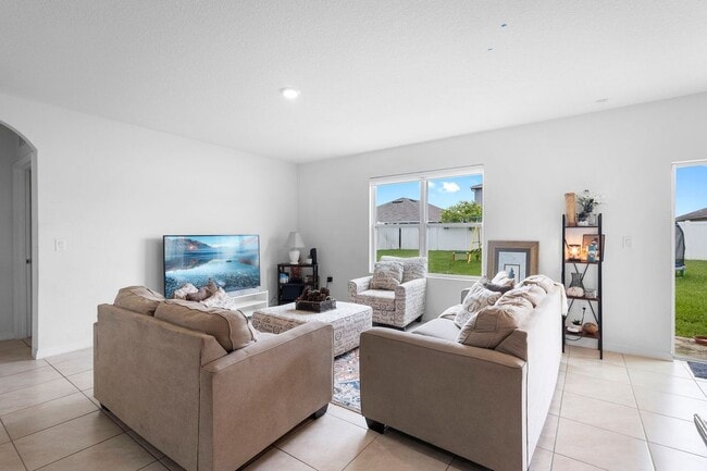 Foto del edificio - 5125 Fiddlewood Way