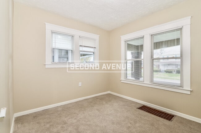 Building Photo - 833 S 38th St