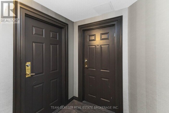 Photo du bâtiment - 675 RICHMOND St