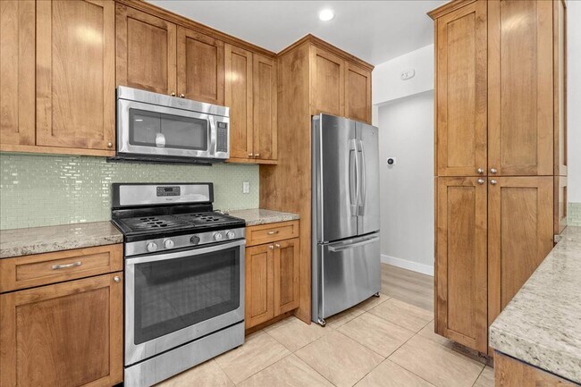 Building Photo - Updated 3-Bedroom Pool Home with Open Layo...
