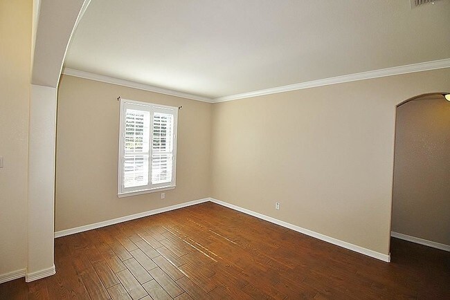 Building Photo - 313 Del Cano Dr