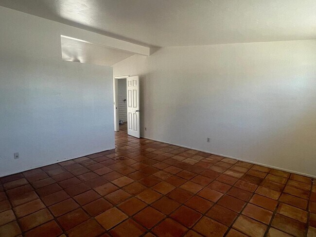 Foto del edificio - 7410 N Patriot Dr