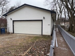 Building Photo - 3465 La Salle Dr