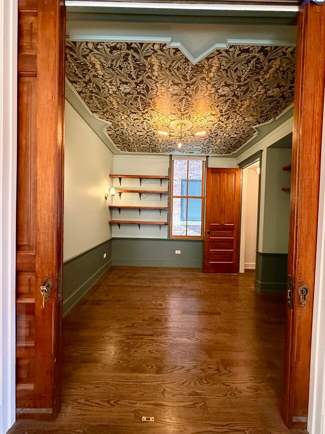 Photo - 1429 W Roscoe St Apartment