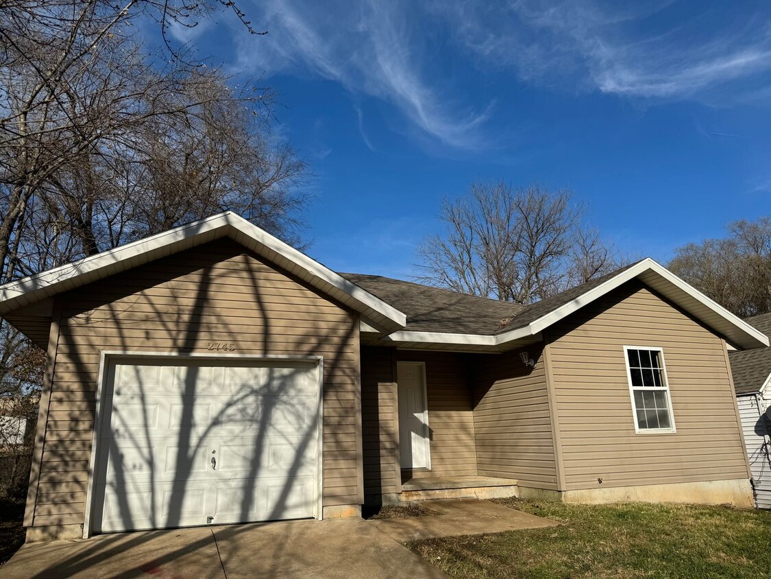 2745-w-water-st-springfield-mo-65802-house-rental-in-springfield