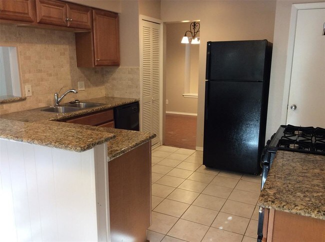 Foto del edificio - 2802 Tilson Ln