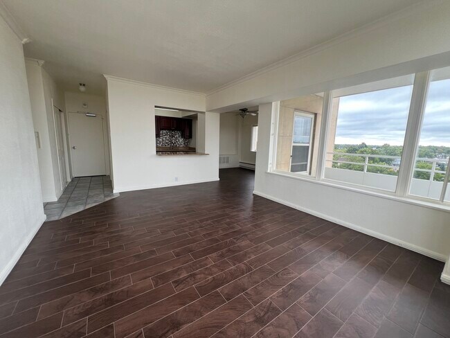 Building Photo - 718 S 7th St