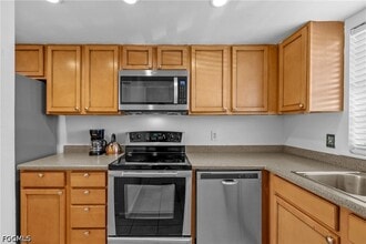 Building Photo - 864 Courtington Ln