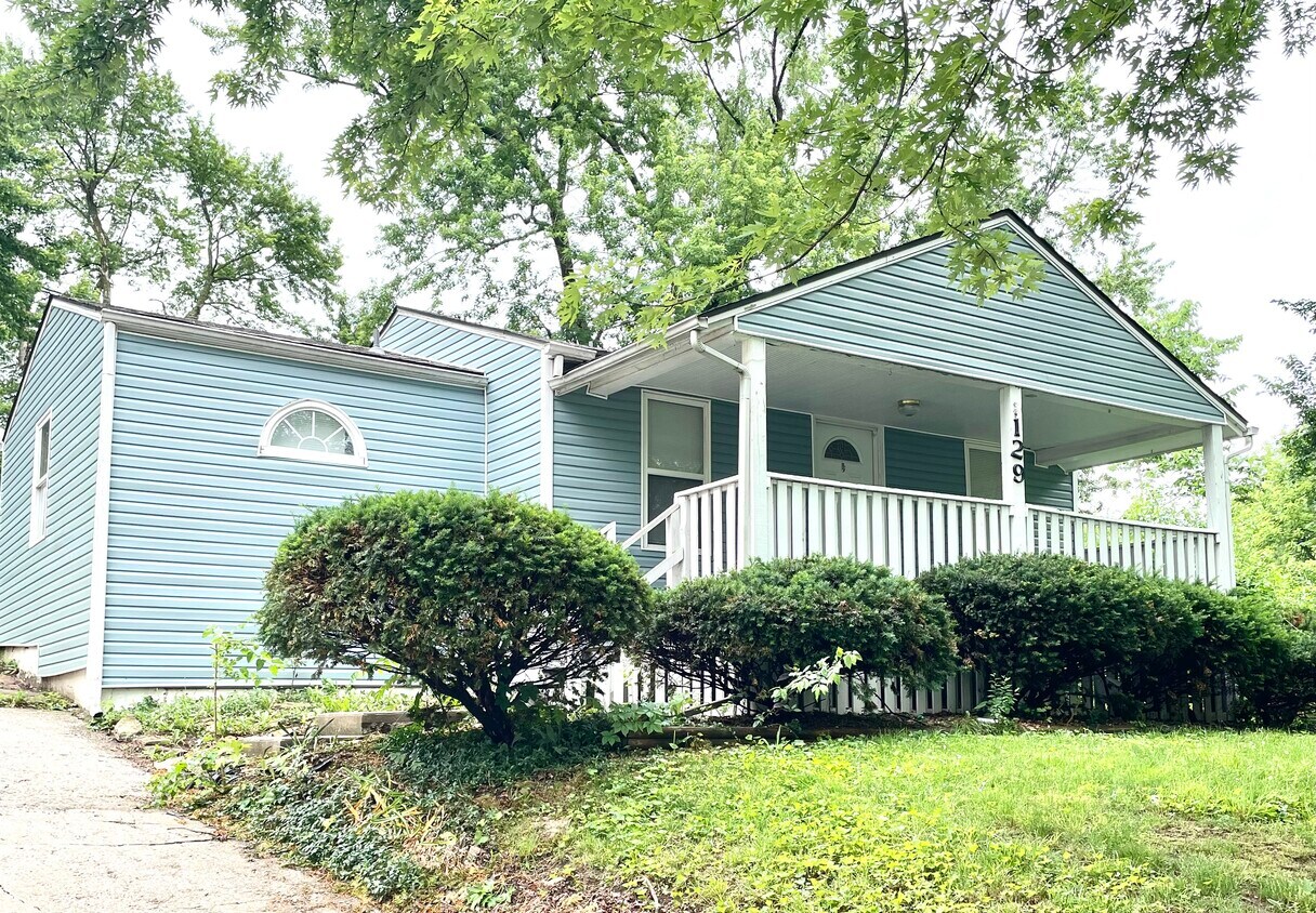 129 N Oxford Ave, Independence, MO 64053 House Rental in Independence, MO
