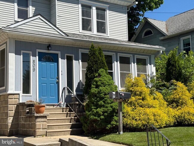 Building Photo - 809 Eldridge Ave
