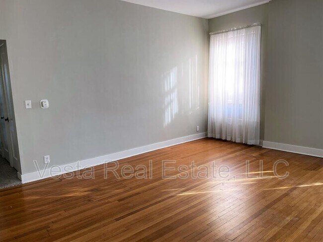 Foto del edificio - 815 N Prairie St