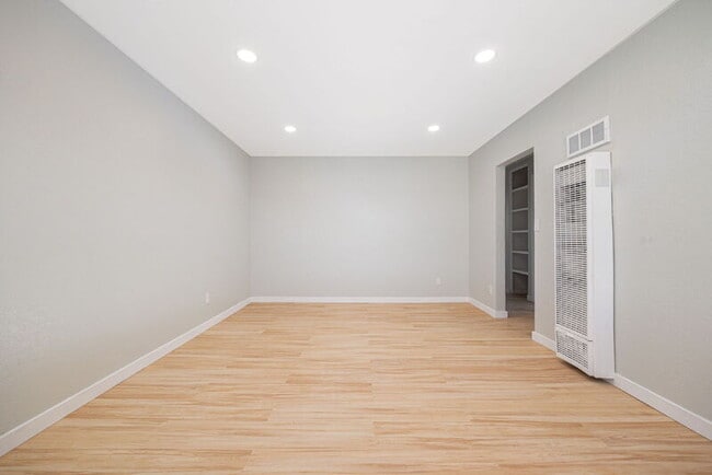 Building Photo - 249 San Jacinto Dr