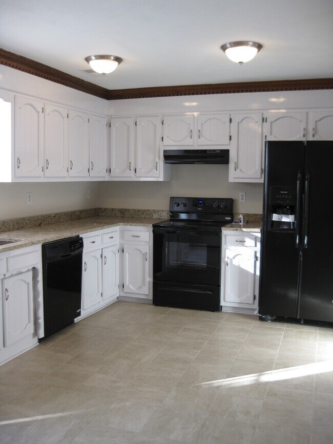 Foto del edificio - Lovely 3 bedroom Townhouse Available