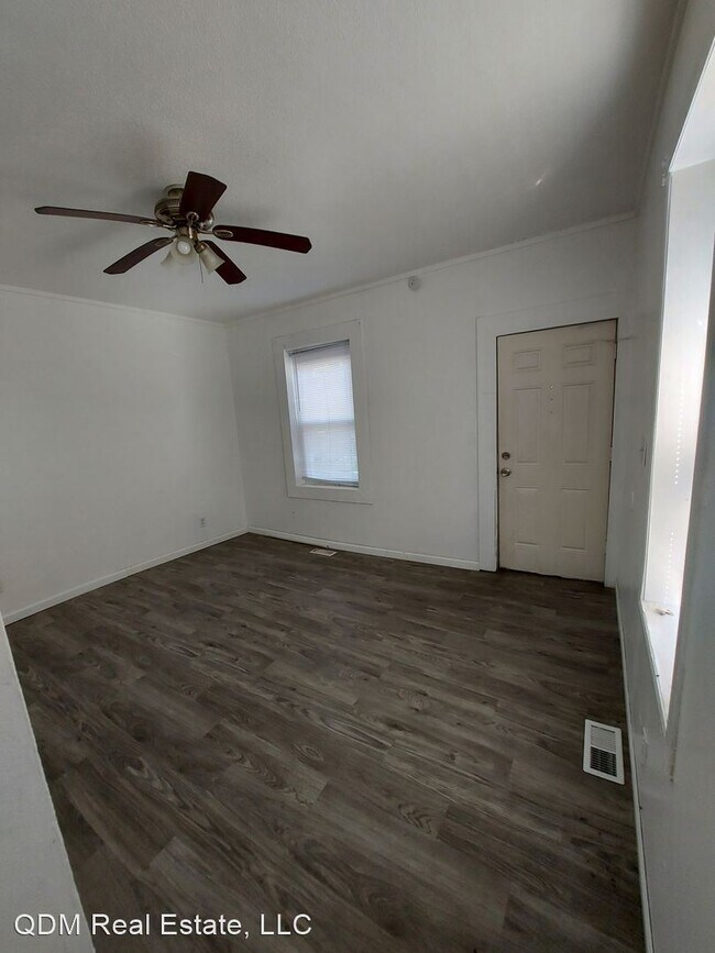 Foto del edificio - 1 br, 1 bath House - 2418 East 25th St