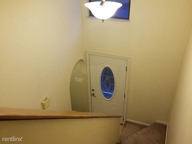 Building Photo - 2 br, 1.5 bath Townhome - 1702 Timber Trail