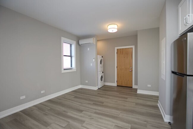 Building Photo - 3944 N Janssen