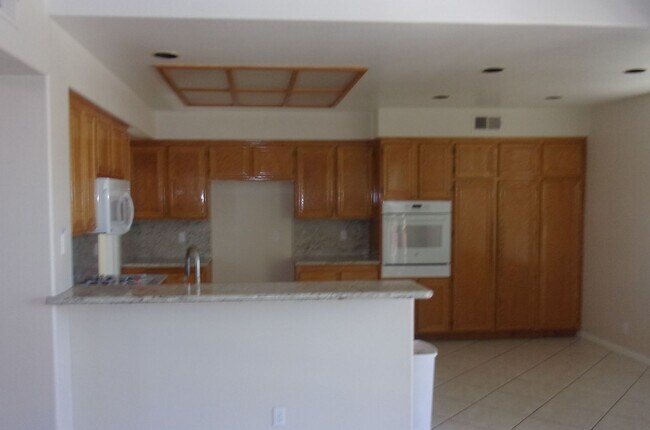 Building Photo - Temecula Cul-De-Sac Pool Home