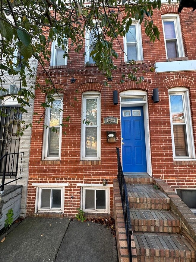 Building Photo - 1223 W Cross St