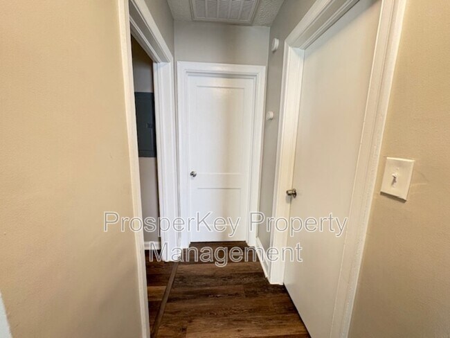 Foto del edificio - 4617 Rosemont Dr