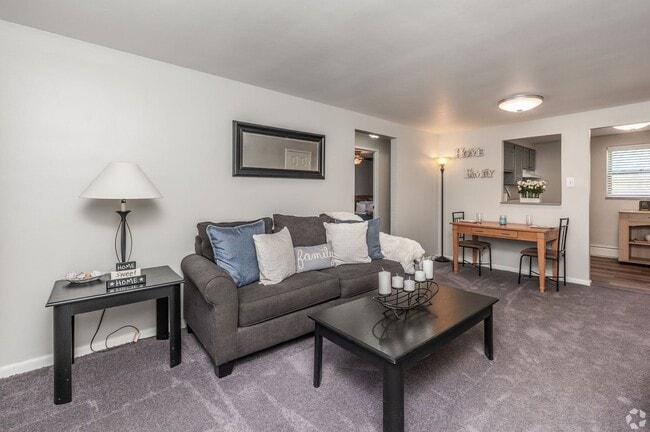 Interior Photo - Cloverleaf Village