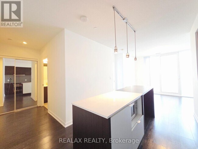 Photo du bâtiment - 100 Harbour St