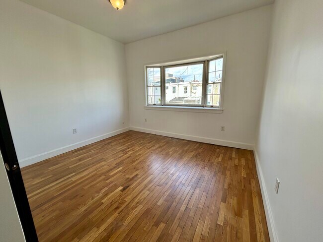 Foto del edificio - 2823 W Girard Ave