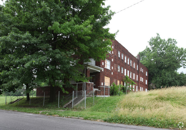 Building Photo - 3006 Tracy Ave