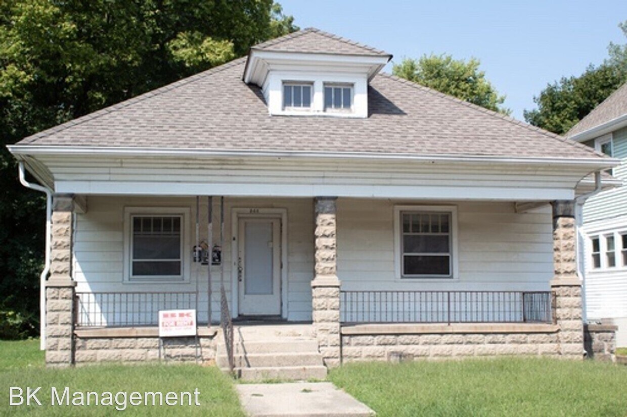 Primary Photo - 348 W Oak St