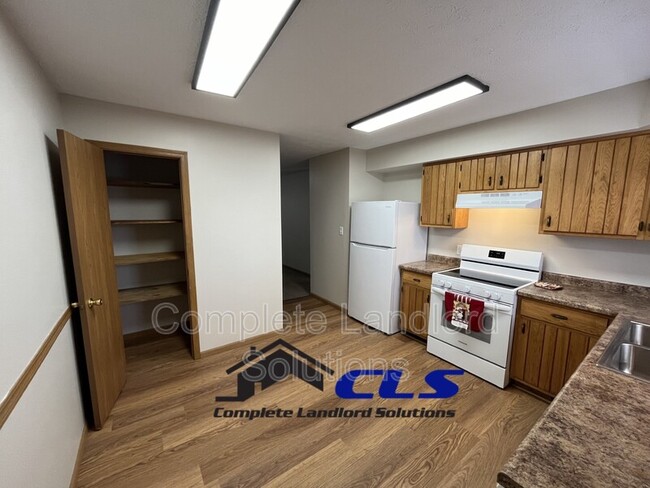Building Photo - 1717 E Southern Manor Dr
