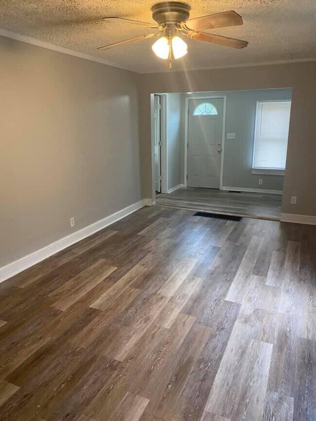 Foto del edificio - 919 Hercules Ave